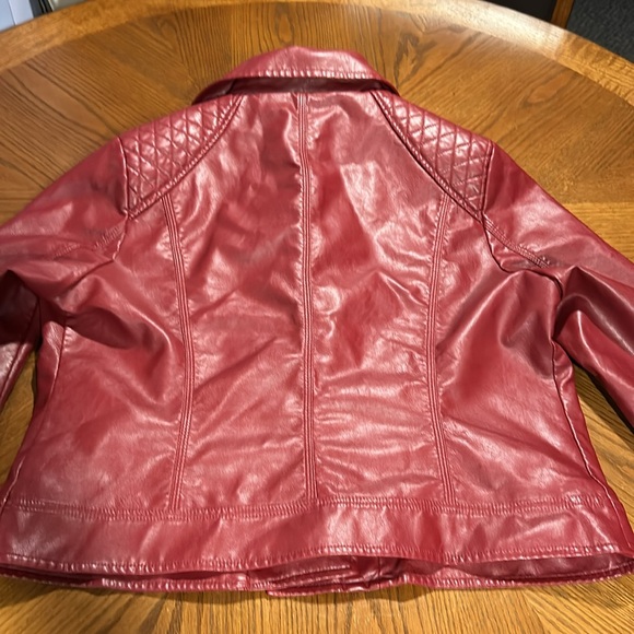 New perfect condition red faux leather jacket. Adorned with zippers and snaps. - Picture 5 of 8